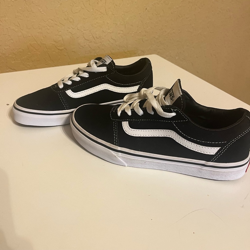 Vans youth ward unisex canvas/suede (Brand New) No Box or Tag size 5 - Picture 2 of 13